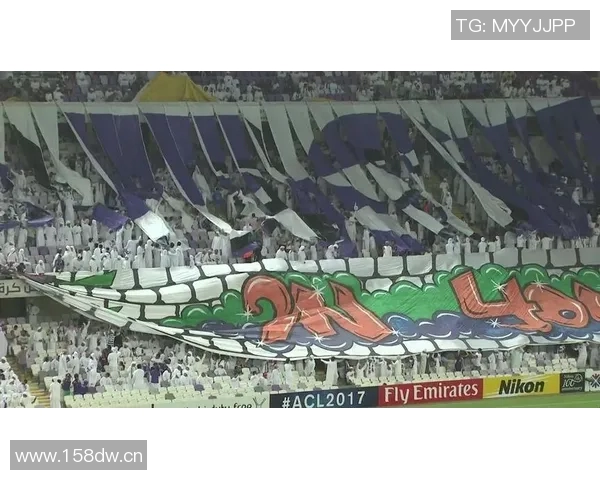 震撼场面拜仁球迷赛前展示TIFO并燃放烟花点燃全场气氛