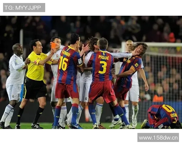 赫伊森因小腿伤缺席国家队训练皇马仍期待他能及时复出迎战国家德比