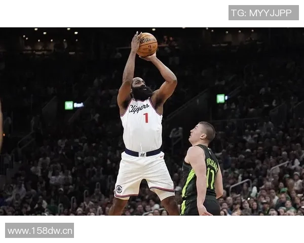 哈登半场表现分析：8投3中斩获9分5助攻三分命中率提升正负值为4