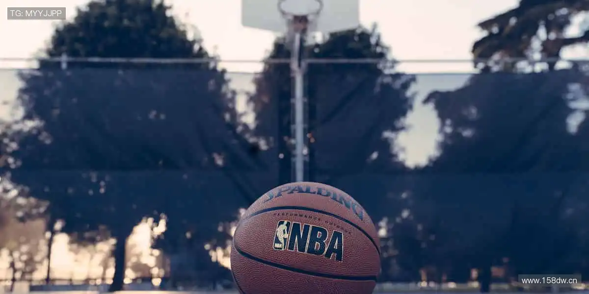 周边好物,粉丝专属!👕🎁 从球衣到纪念章,把热爱穿在身上!